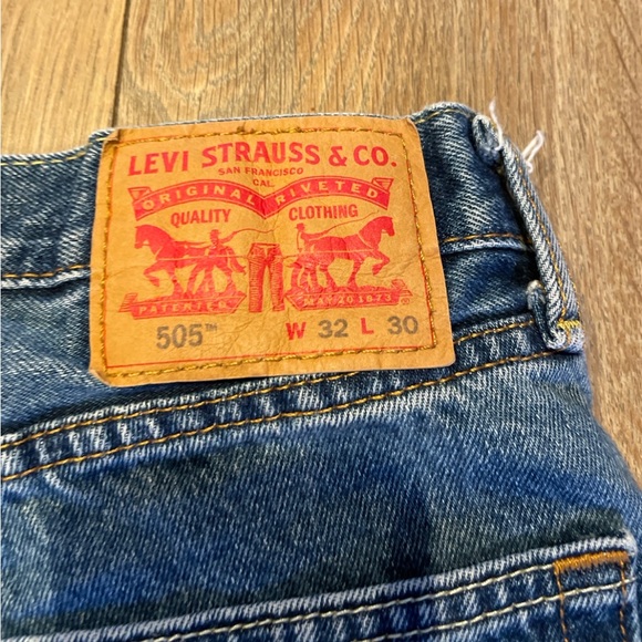 Levi’s 505 distressed jeans short size 32 - Picture 5 of 8